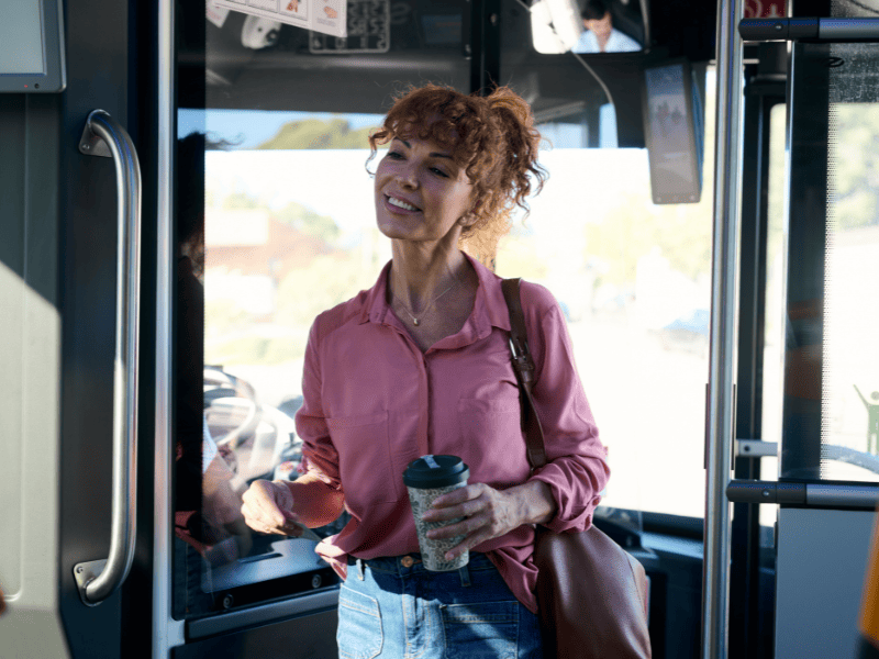 Інфографіка: як вибрати найбільш безпечне місце в автобусі.